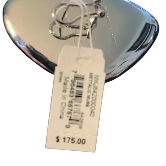 MICHAEL KORS
Large Precious Metal-Plated Brass Pebble Earring NWT - Picture 4 of 5